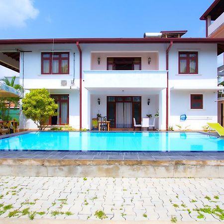 The Blue Beach Guesthouse Negombo Exterior foto