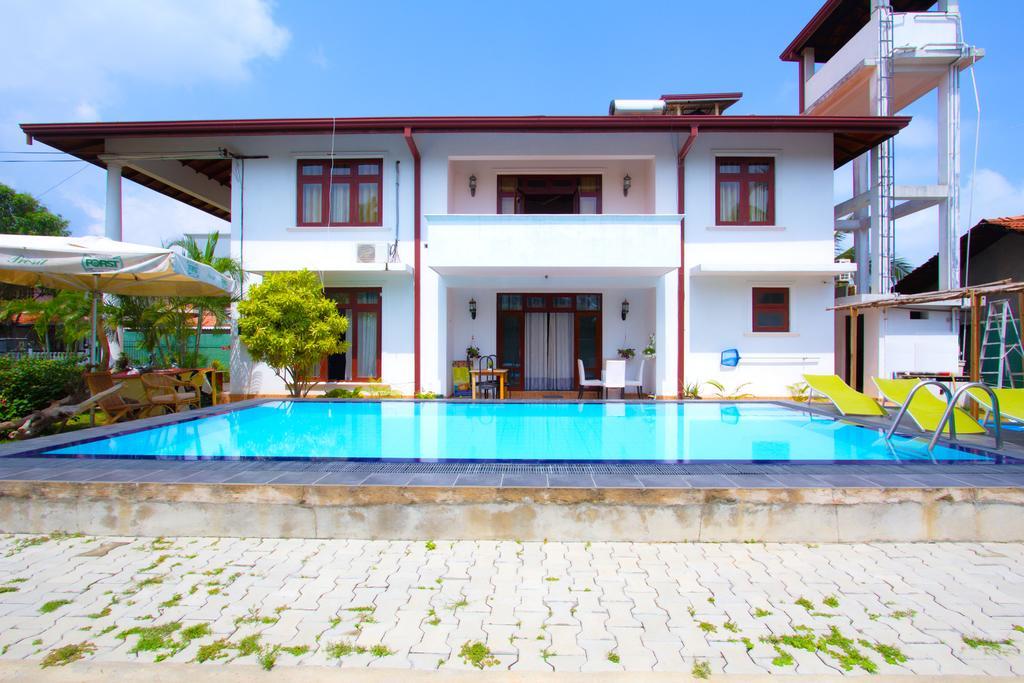 The Blue Beach Guesthouse Negombo Exterior foto