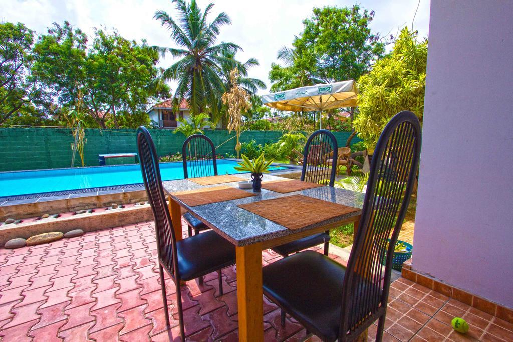 The Blue Beach Guesthouse Negombo Exterior foto