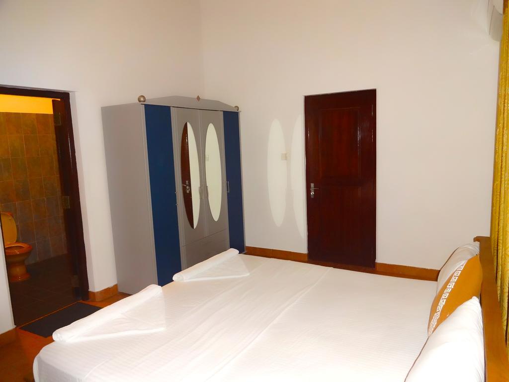 The Blue Beach Guesthouse Negombo Exterior foto